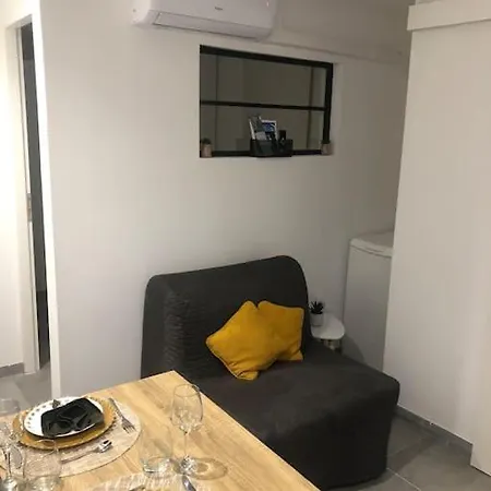 Appartement T2 Situe Au Centre De
